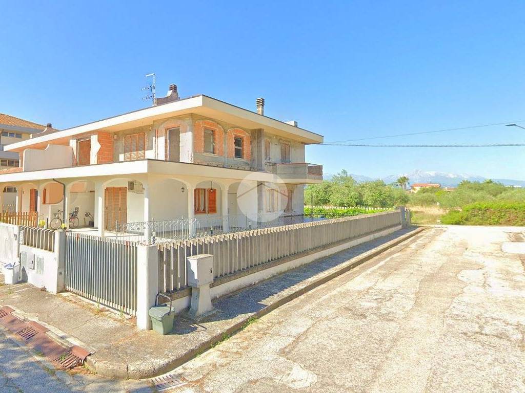 Casa indipendente a Roseto degli abruzzi in Via Fosse Ardeatine, 14 - Foto 3