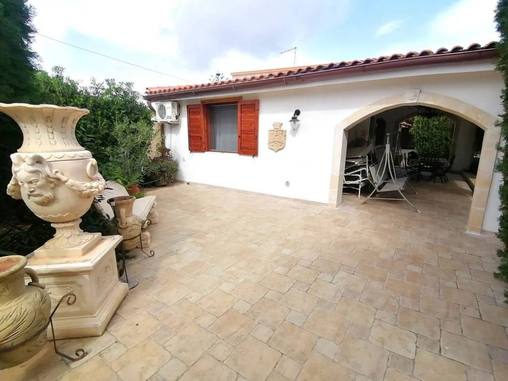 Villa a Siracusa in Via Giulio Verne S.N.C. - Foto 3