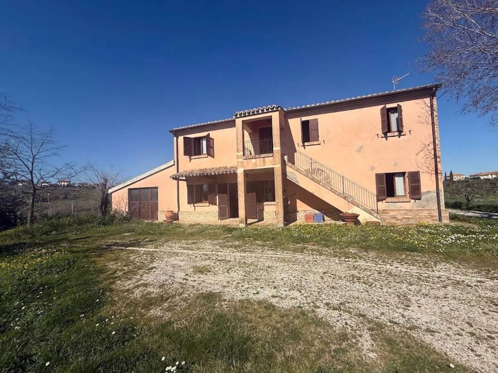Rustico / casale a San costanzo in Traversa Solfanuccio, 8 - Foto 2