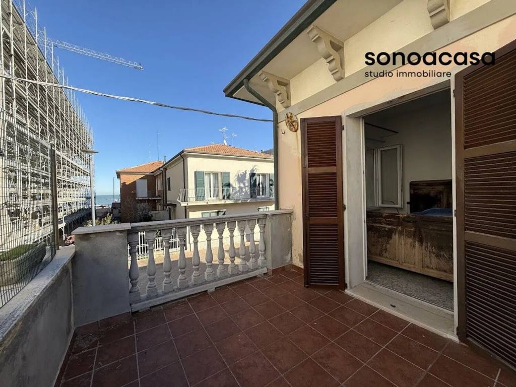 Villa a Mondolfo in Viale Carducci G., 38 - Foto 2