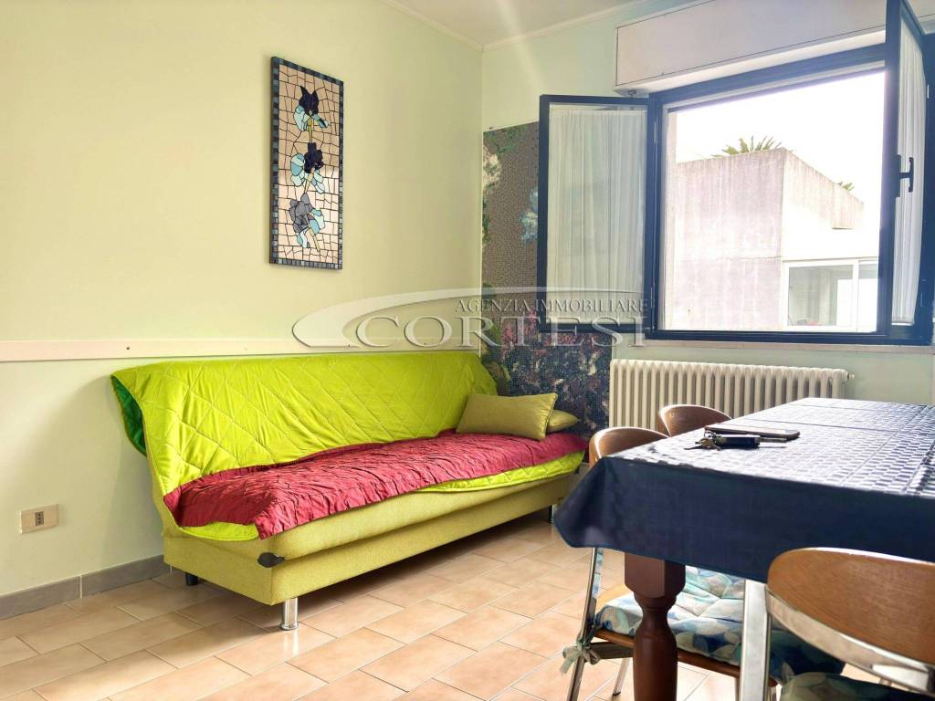 Appartamento a Mondolfo in Viale Giosuè Carducci, 202 - Foto 2