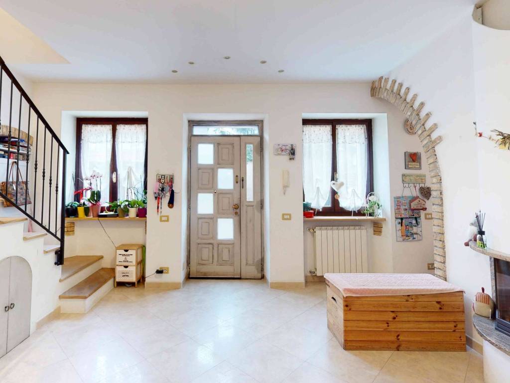 Appartamento a Tradate in Via Giuseppe Parini, 3 - Foto 2
