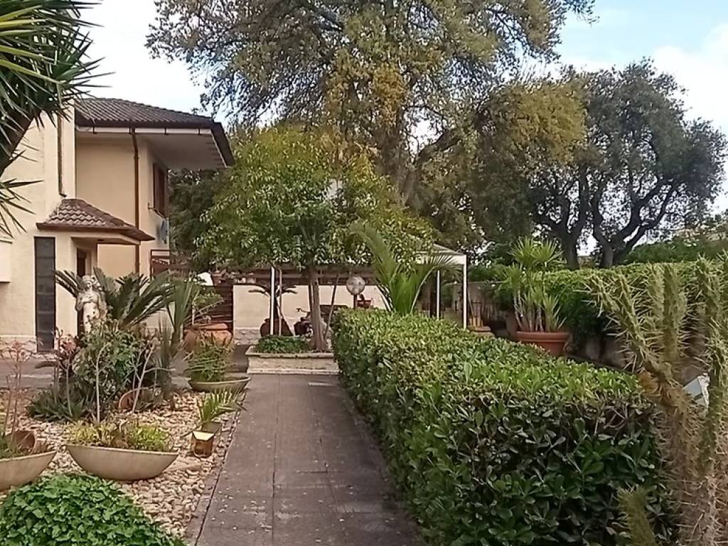 Villa a Cisterna di latina in Via delle Querce - Foto 2