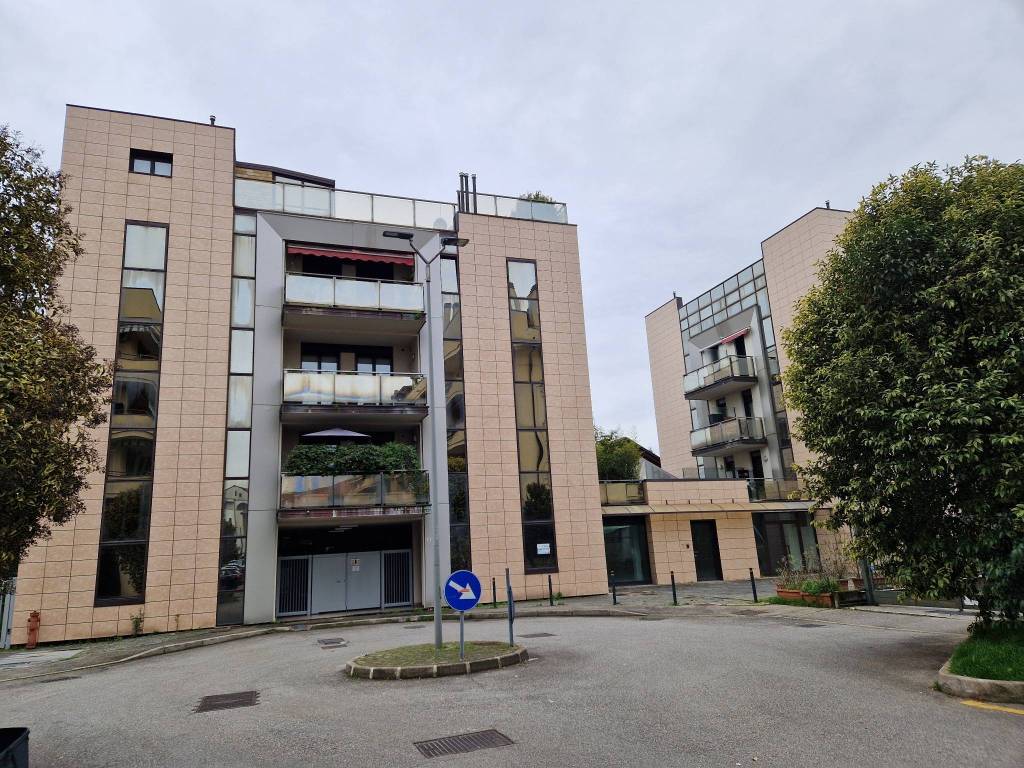 Appartamento a Cardano al campo in Via Primo Levi - Foto 2