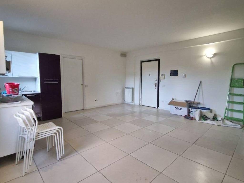 Appartamento a Cardano al campo in Via Primo Levi - Foto 4