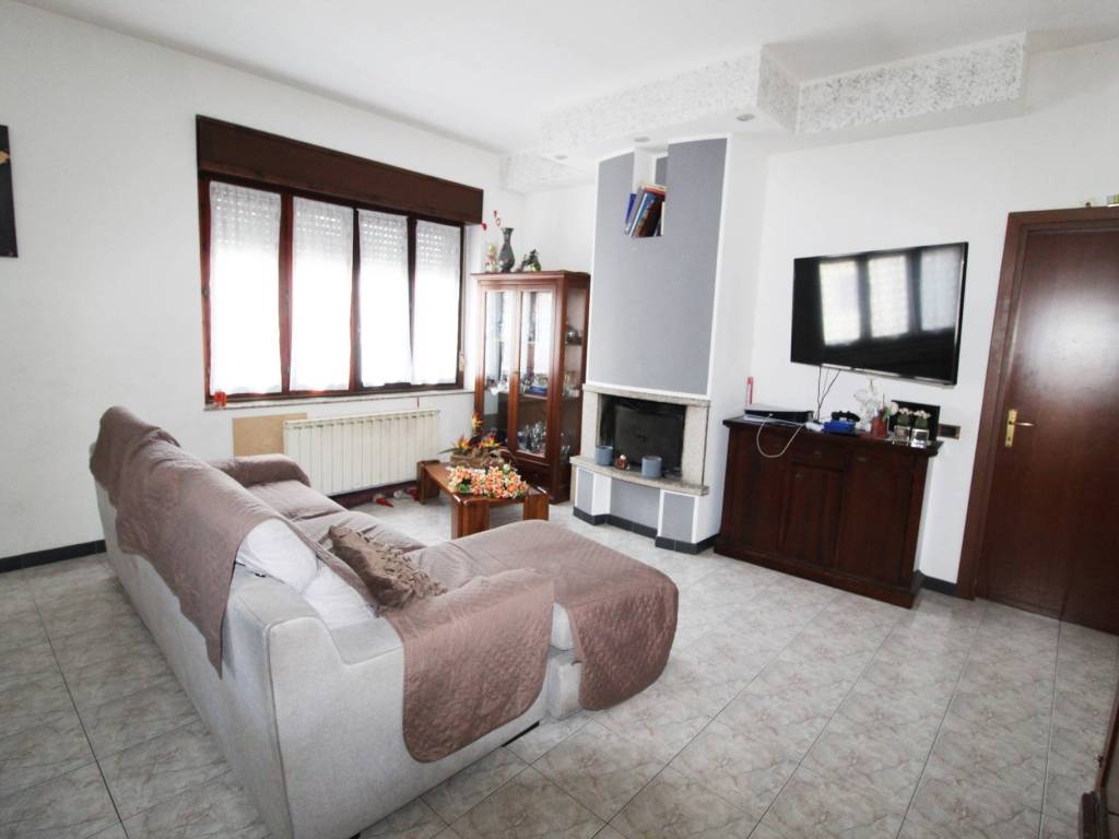 Appartamento a Gorla maggiore in Via Roma, 11 - Foto 3