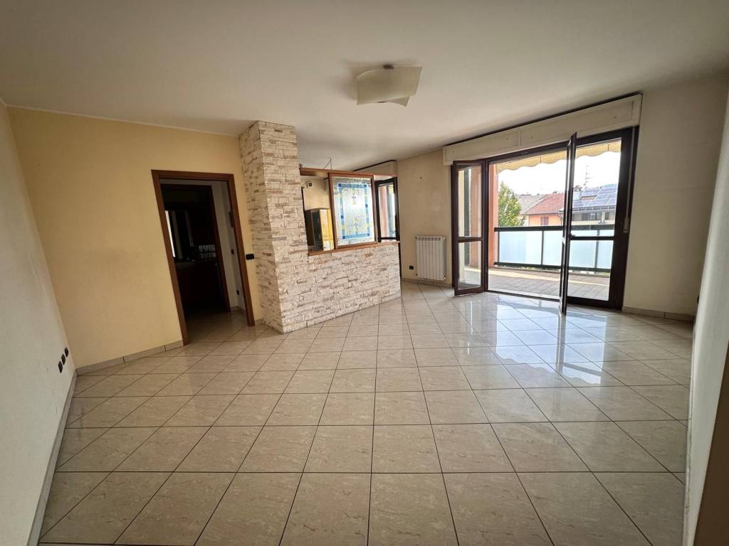 Appartamento a Malnate in Via Giordano Bruno, 5 - Foto 3