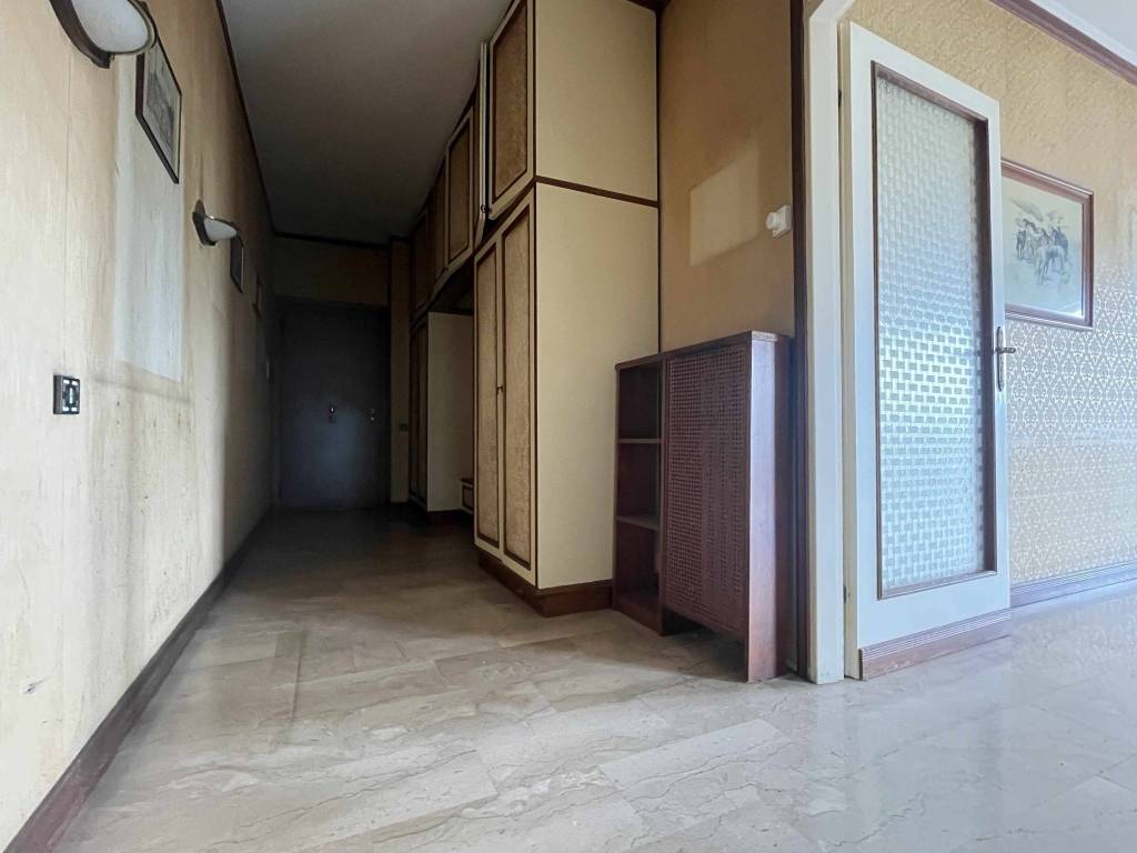 Appartamento a Sesto calende in Via Umberto Maddalena - Foto 5