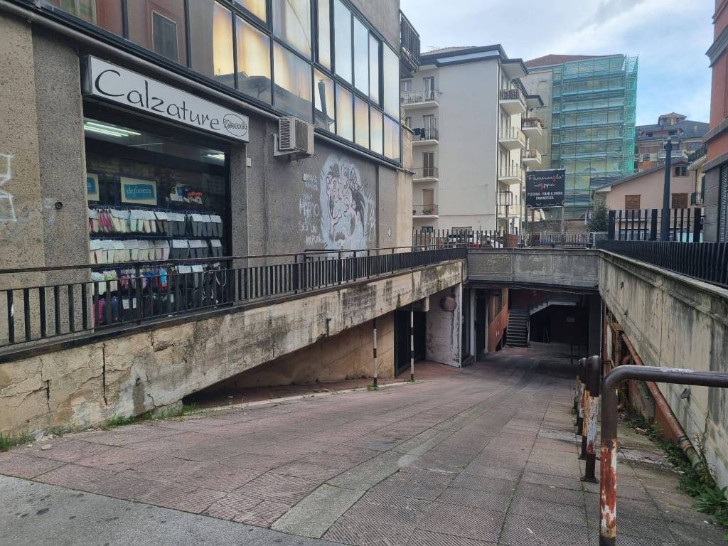 Box / garage a Avellino in Via Lorenzo De Concilii, 12 - Foto 2