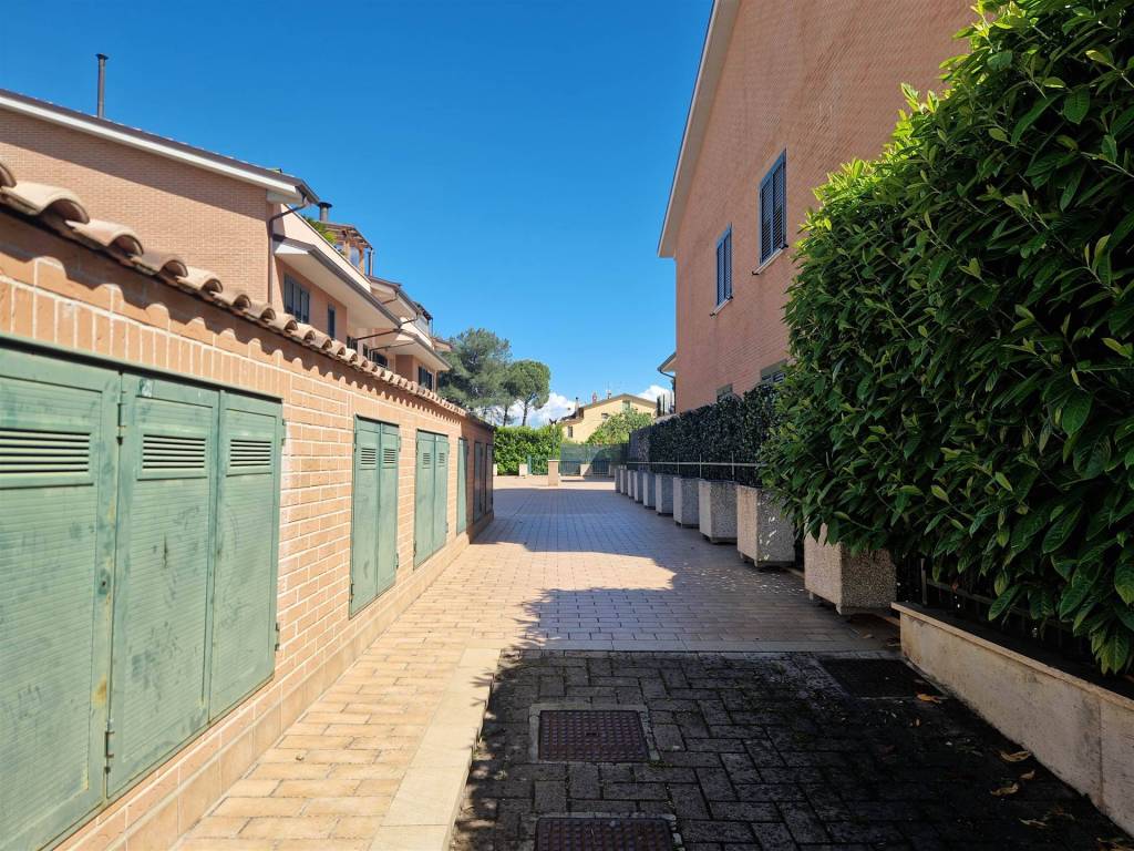 Box / garage a Bastia umbra in Via Praga - Foto 3
