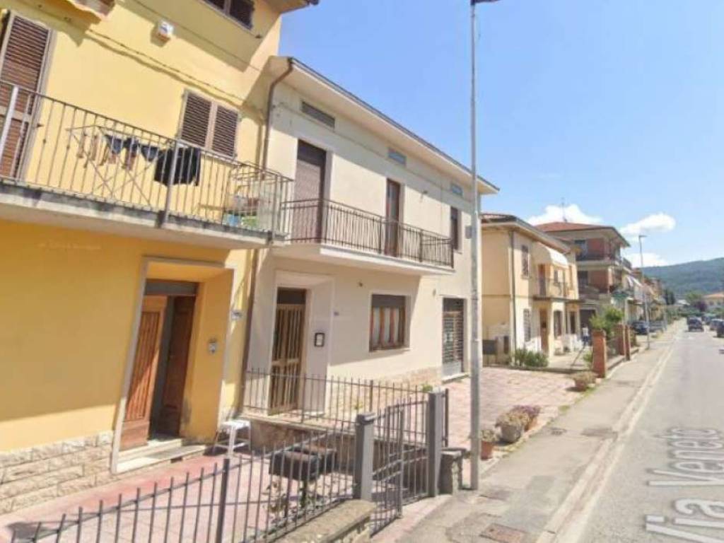 Immobile a Capolona in via Via Vittorio Veneto 102 - Foto 3