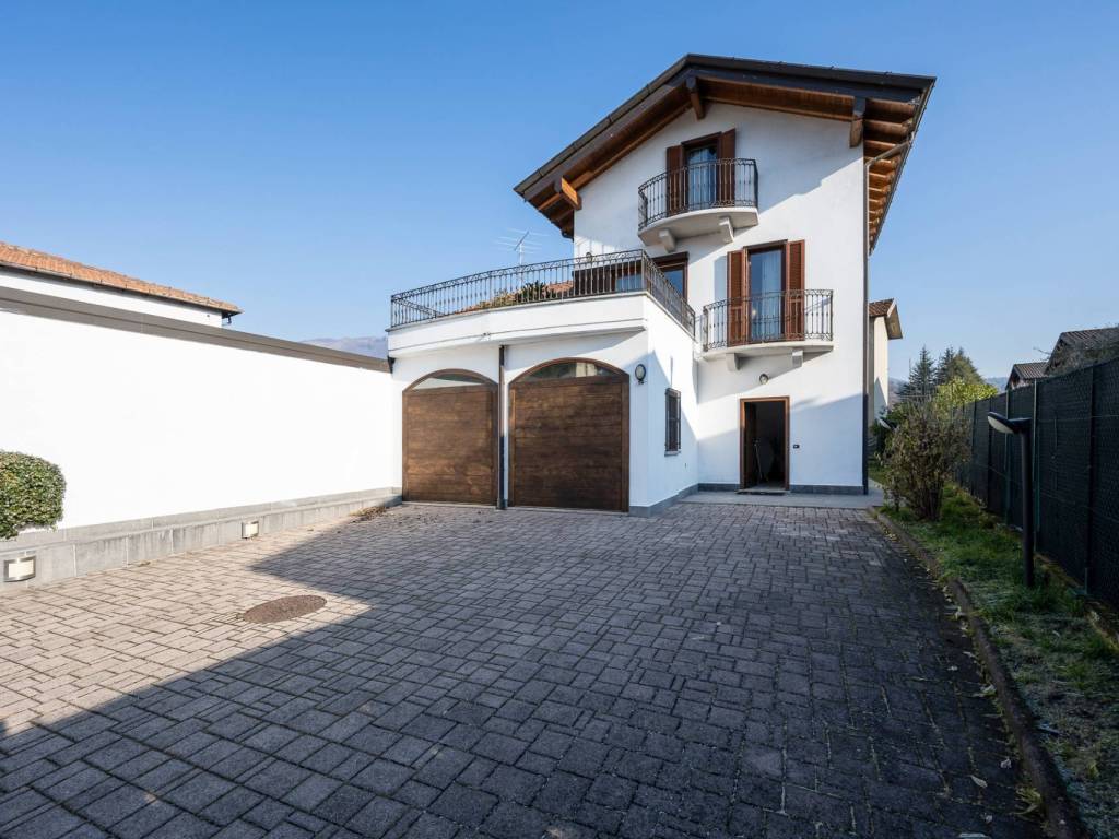 Villa a Gavirate in via fontanone, 5 - Foto 2