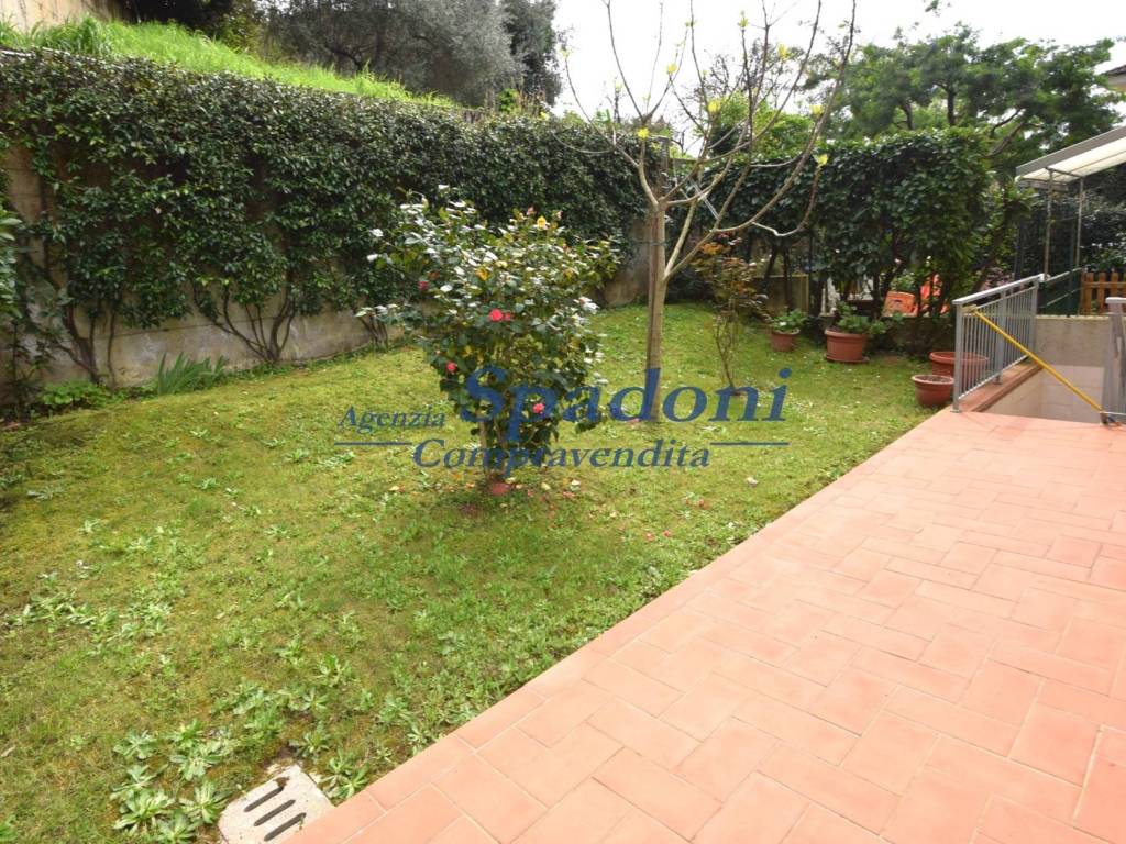 Villa a Montecatini-terme in Via Luigi Cherubini, 21 - Foto 2