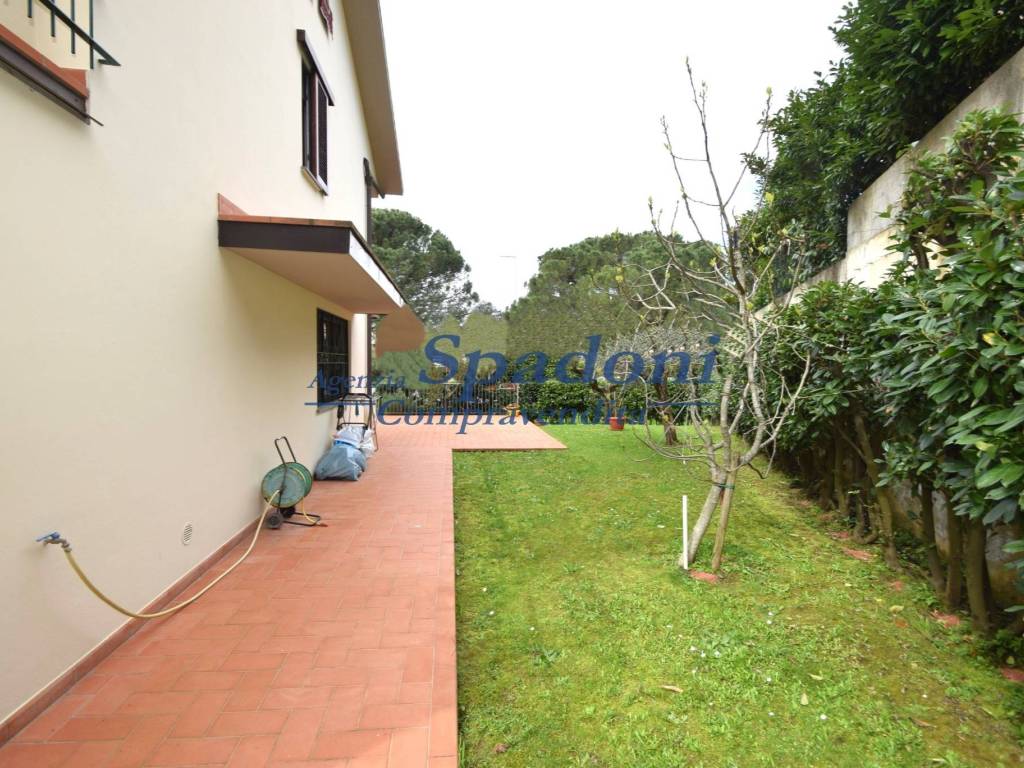 Villa a Montecatini-terme in Via Luigi Cherubini, 21 - Foto 3