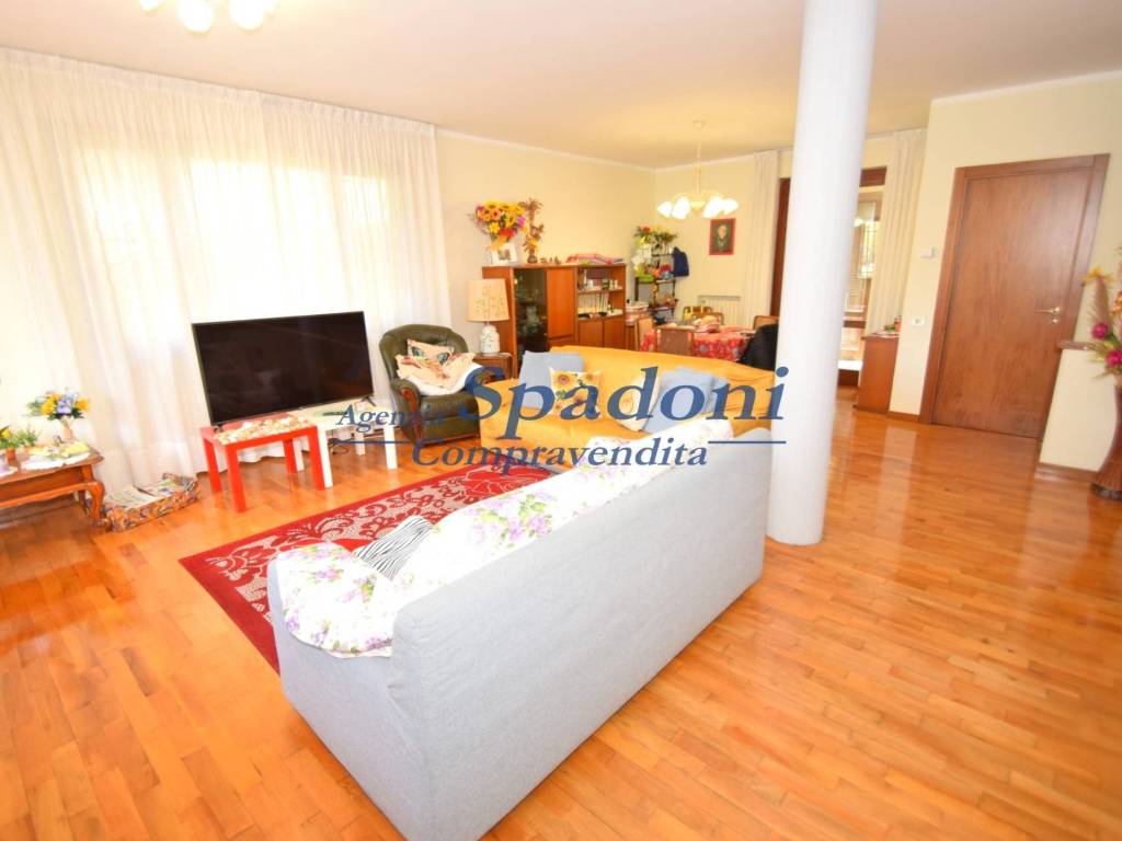 Villa a Montecatini-terme in Via Luigi Cherubini, 21 - Foto 4