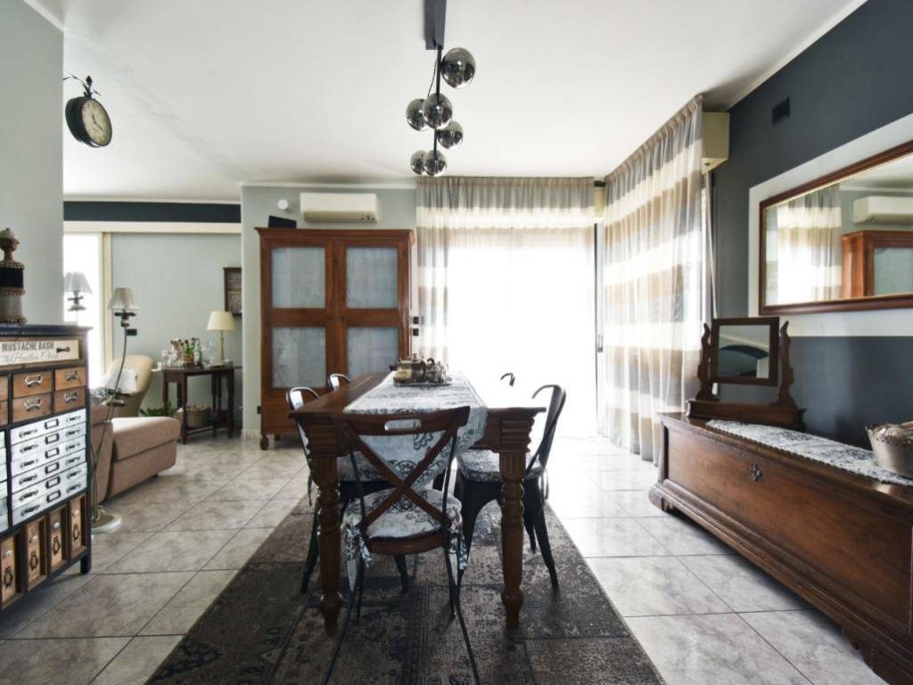Appartamento a Rimini in Viale Regina Elena, 77 - Foto 2