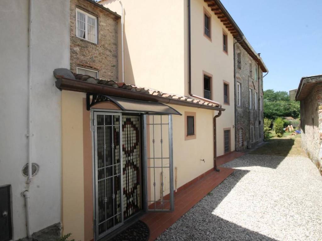 Casa indipendente a Capannori in Via della Chiesa in Marlia, , 38 - Foto 2