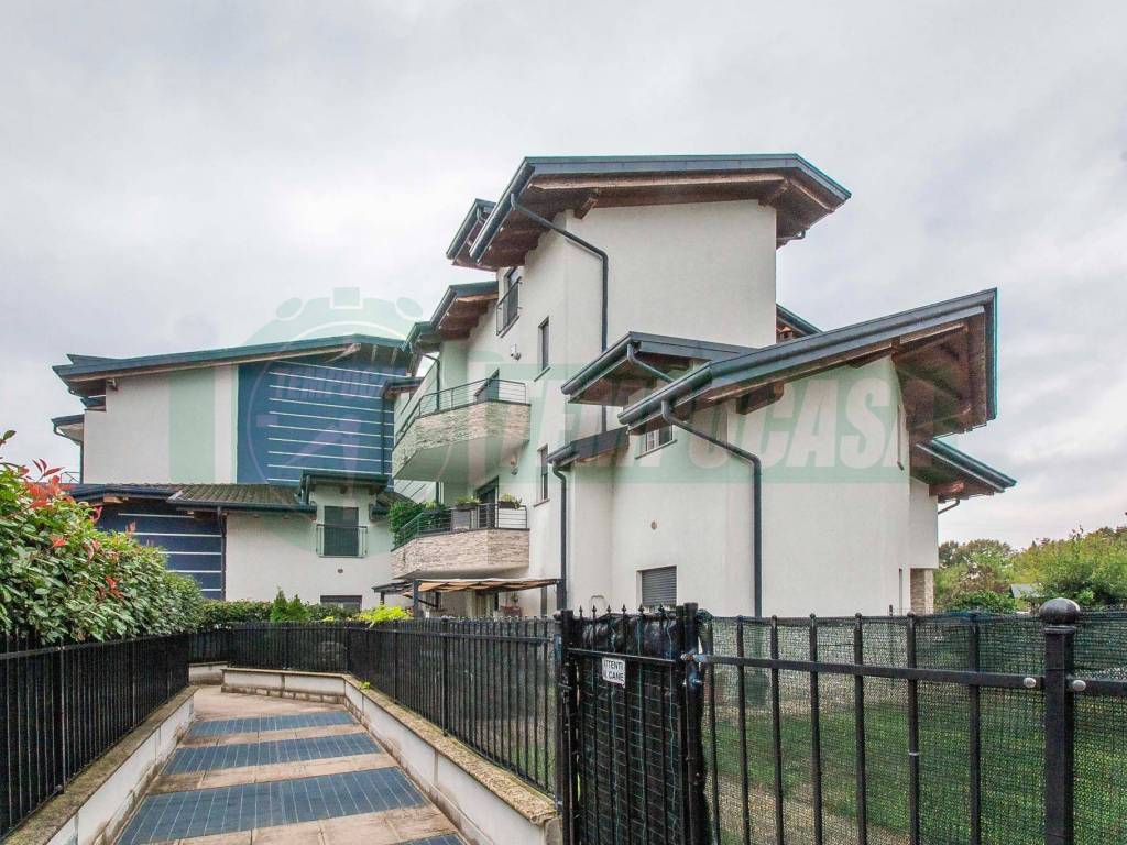 Appartamento a Origgio in Viale della Resistenza - Foto 2