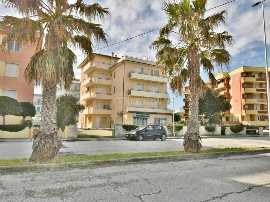 Appartamento a Porto recanati in Viale Cristoforo Colombo 41 - Foto 2