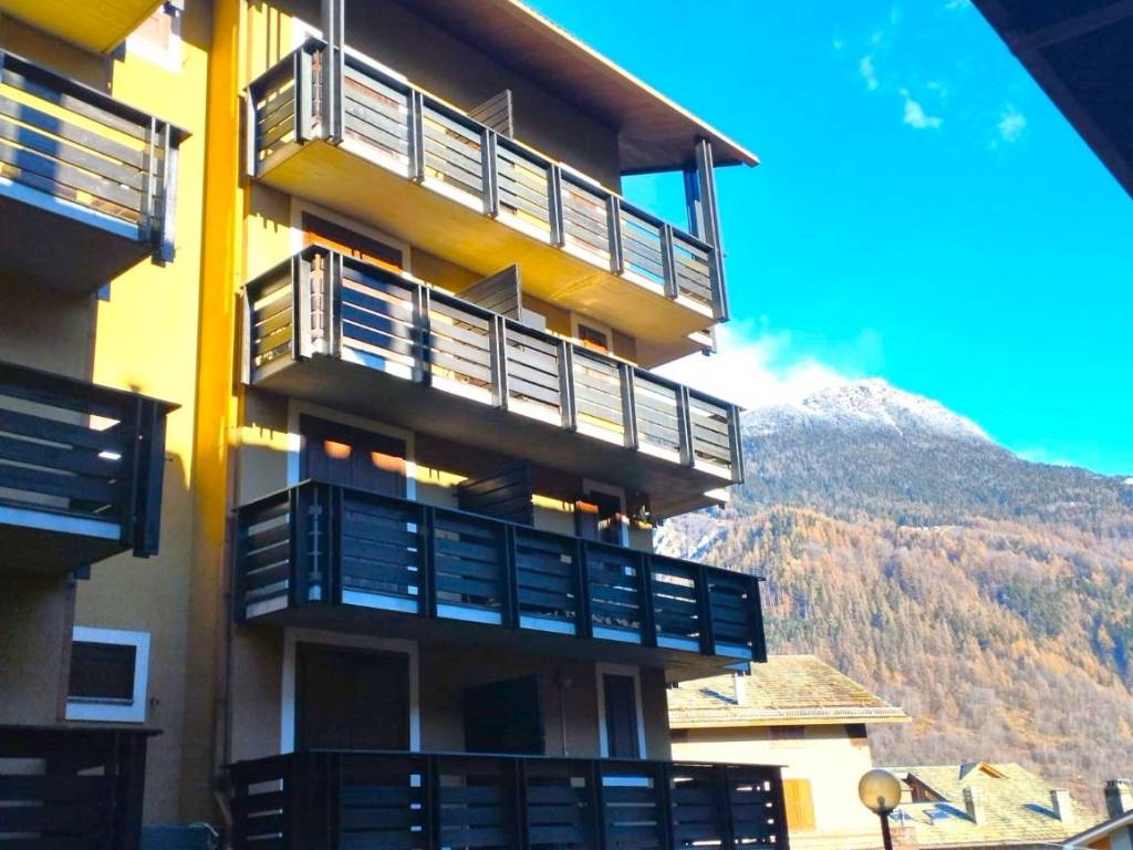 Appartamento a Chiesa in valmalenco in Via Bernina - Foto 2