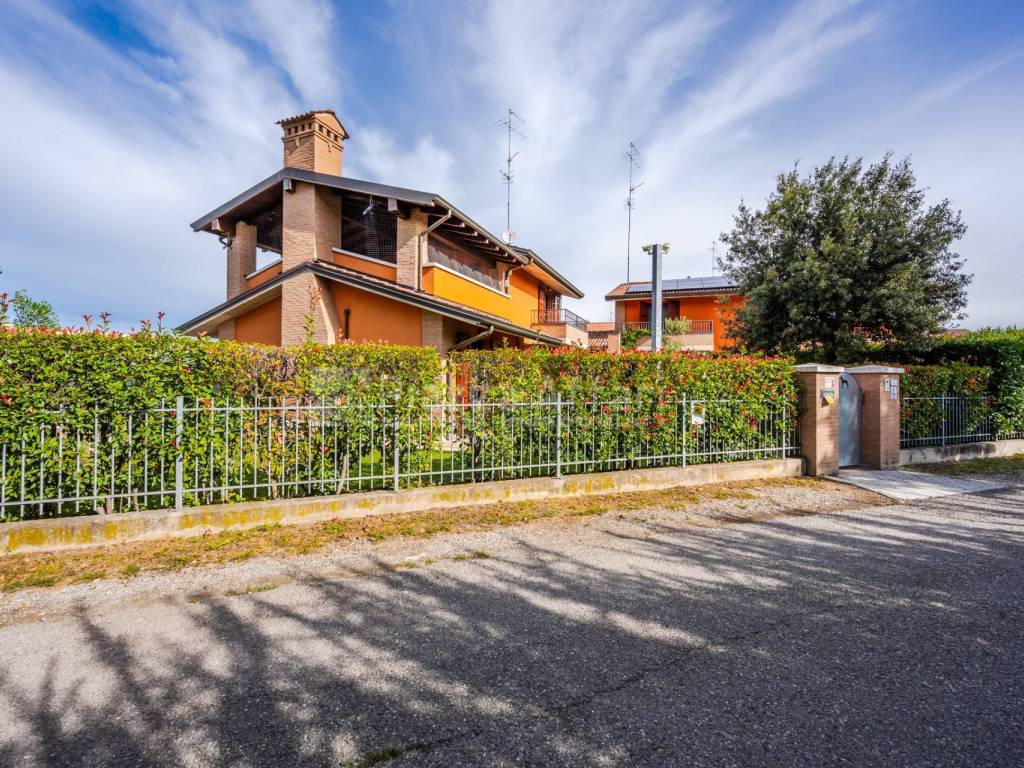 Villa a Reggio emilia in Strada Della Mirandola - Foto 2