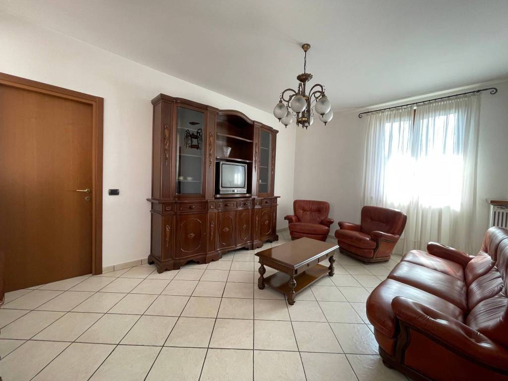 Appartamento a Caronno pertusella in Via Silvio Pellico, 39 - Foto 2