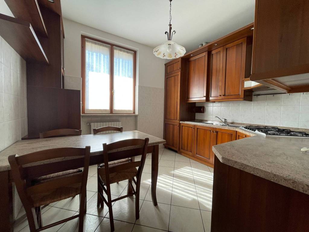 Appartamento a Caronno pertusella in Via Silvio Pellico, 39 - Foto 3