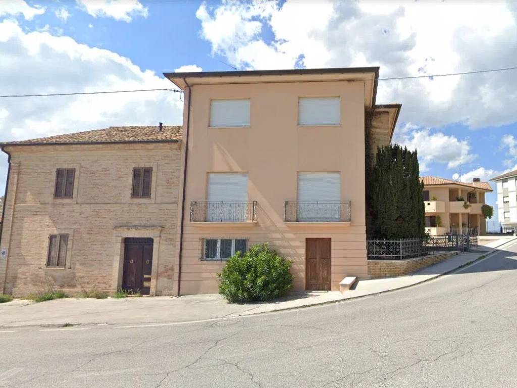 Villa a Montegiorgio in Piazza S.N.C. - Foto 2