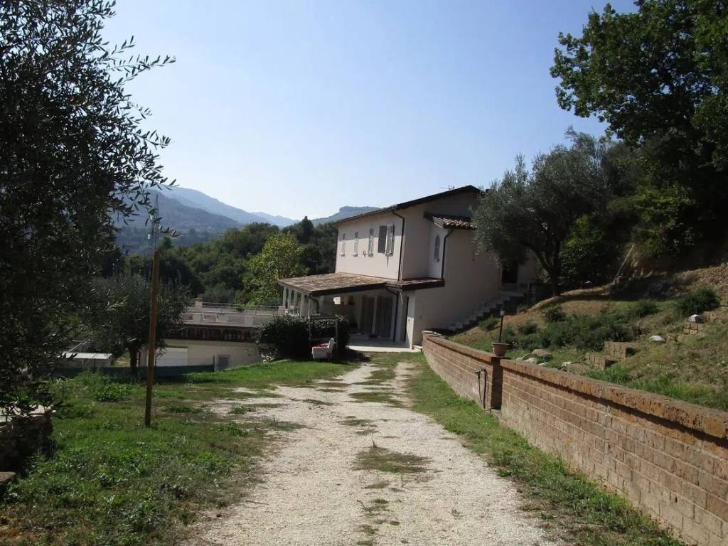 Villa a Ascoli piceno in Via Bella Valle S.N.C. - Foto 3