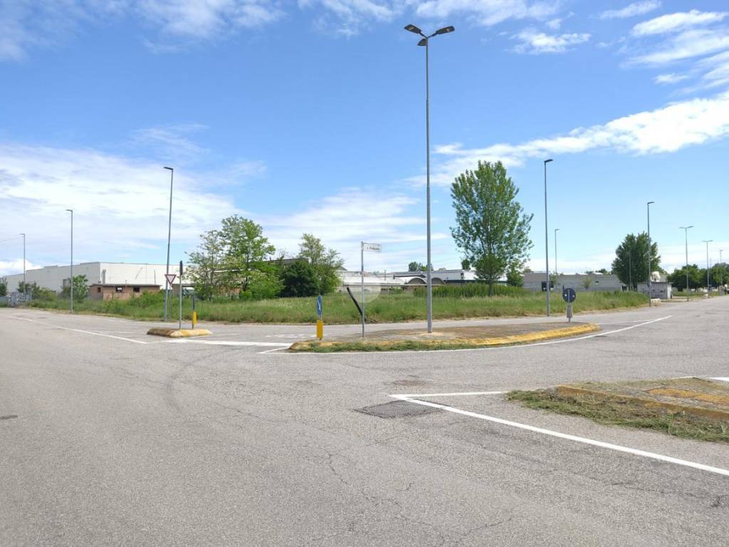 Terreno a Mirandola in Via Bosco Monastico - Foto 2