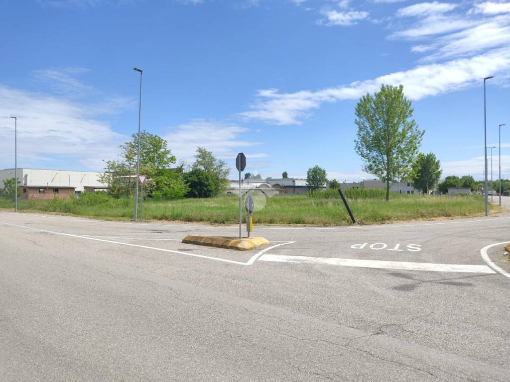 Terreno a Mirandola in Via Bosco Monastico - Foto 3