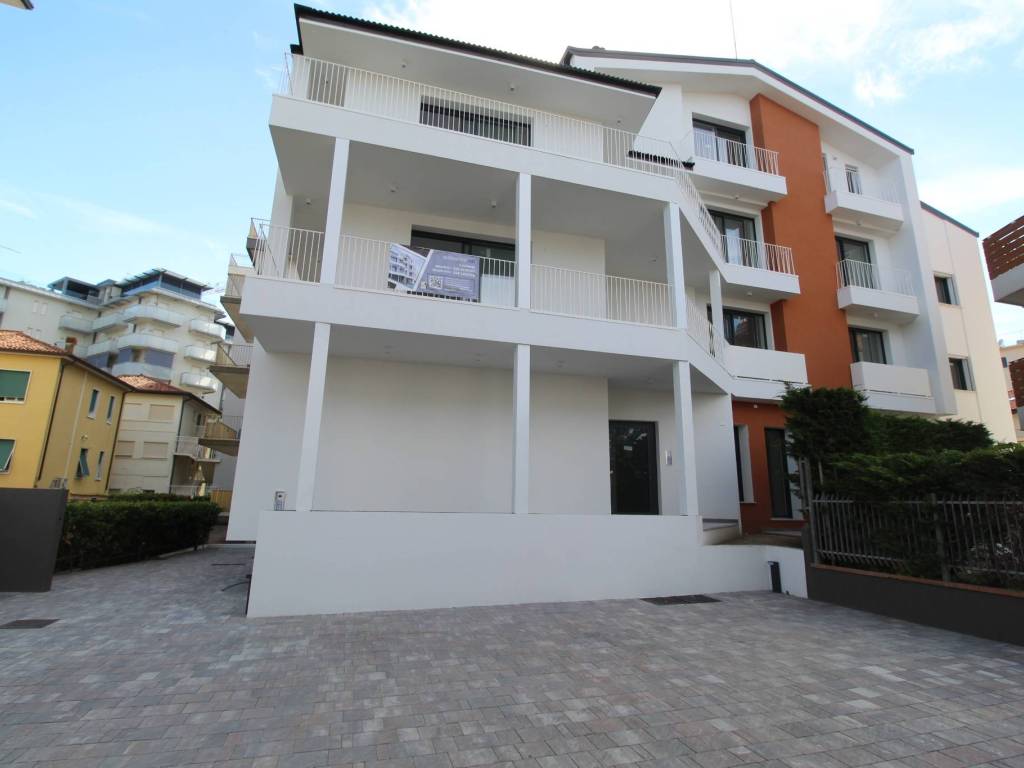 Appartamento a Jesolo in Via Andrea Bafile Accesso al Mare 9 - Foto 2