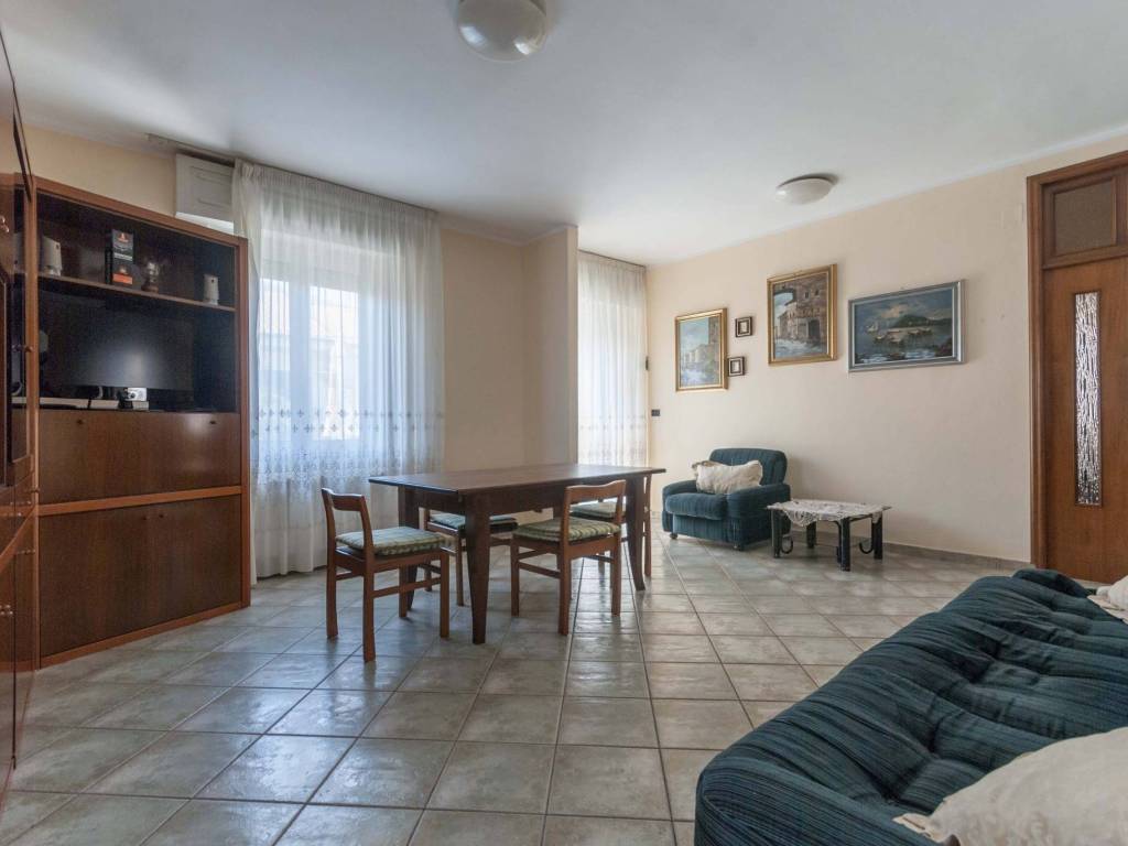 Appartamento a Roseto degli abruzzi in Via Bozzino, 7 - Foto 4