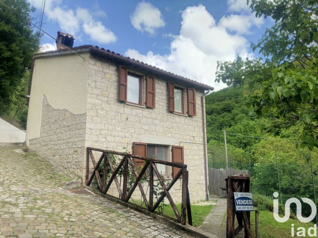 Villa a Cagli in Strada Cagli-Pianello - Foto 2