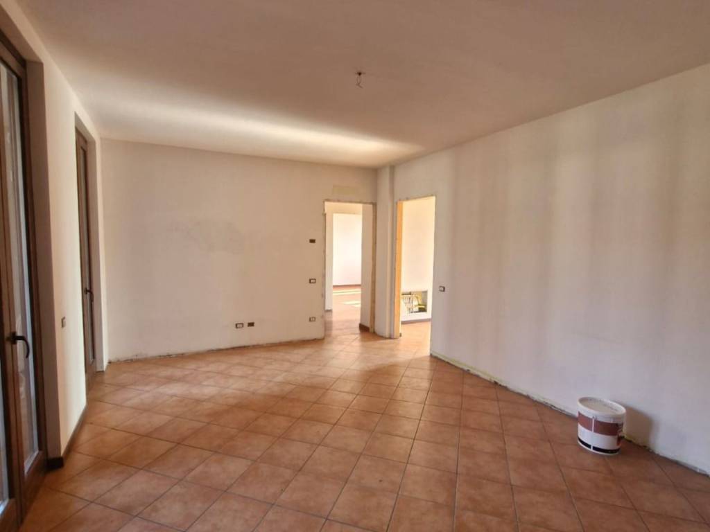Appartamento a Tradate in Via Carlo Rossini - Foto 2