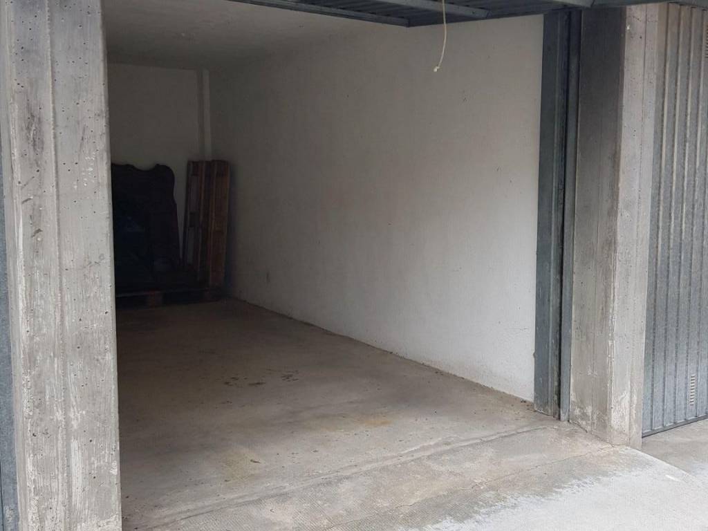 Box / garage a Santa vittoria d'alba in Strada Cinzano, 41 - Foto 2