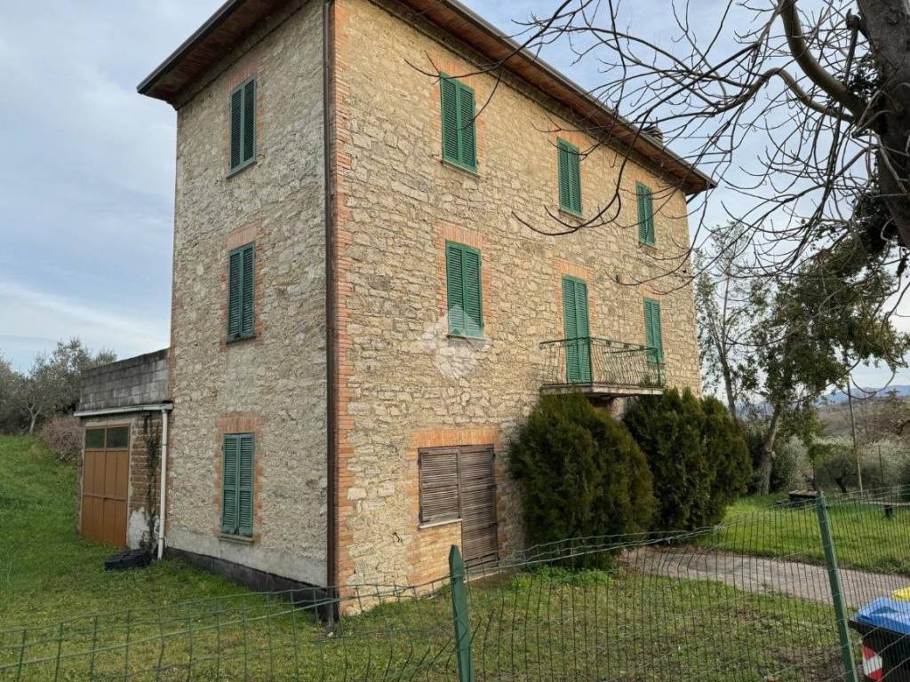 Rustico / casale a Gualdo cattaneo in Via Putuense - Foto 2