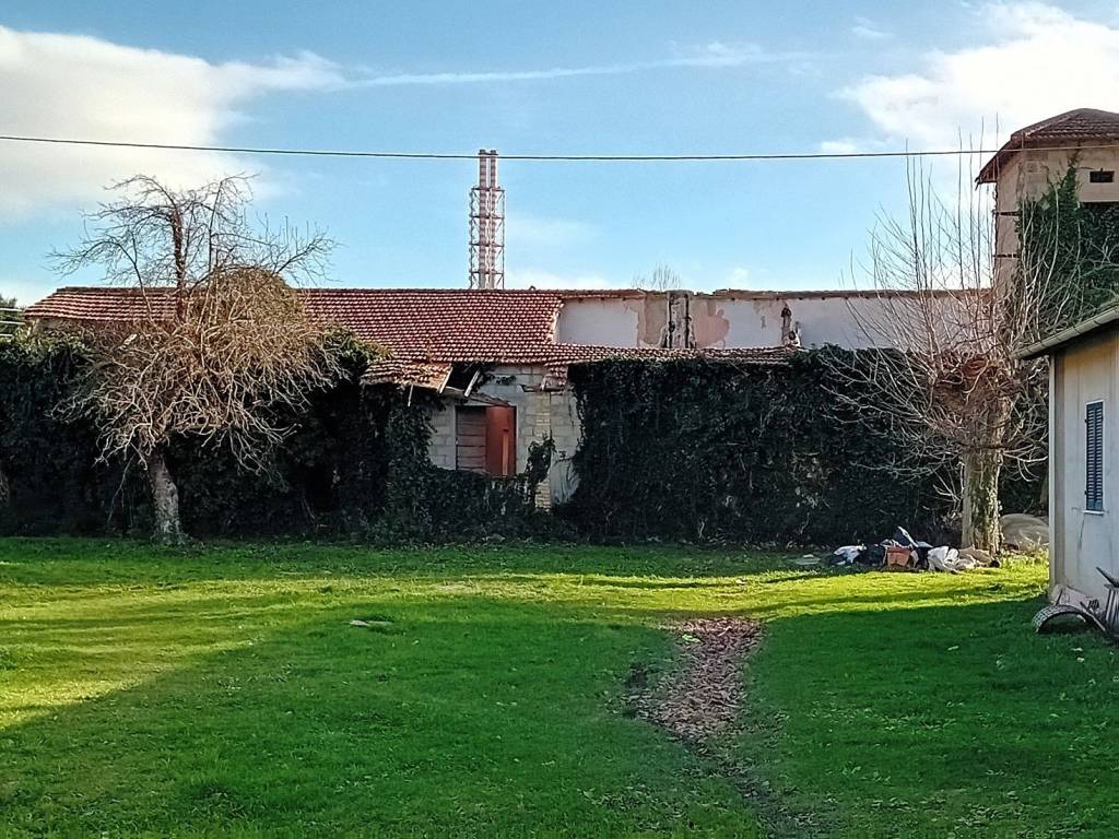 Rustico / casale a Gualdo cattaneo in Via della Centrale, 7 - Foto 5