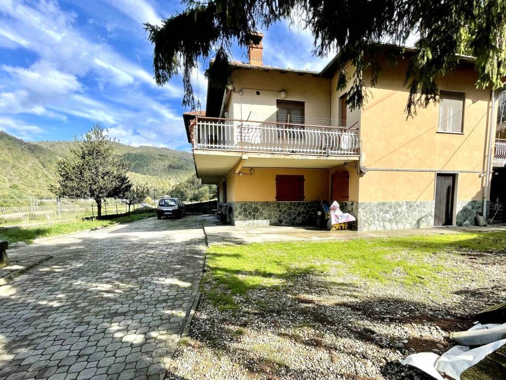 Casa indipendente a Isola del cantone in Via Nazionale - Foto 2