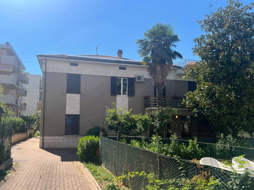 Villa a Chiaravalle in Via Fratelli Rosselli, 90 - Foto 3