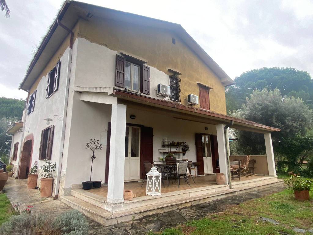 Villa a Fara in sabina in Via Francesco Petrarca, 2 - Foto 2