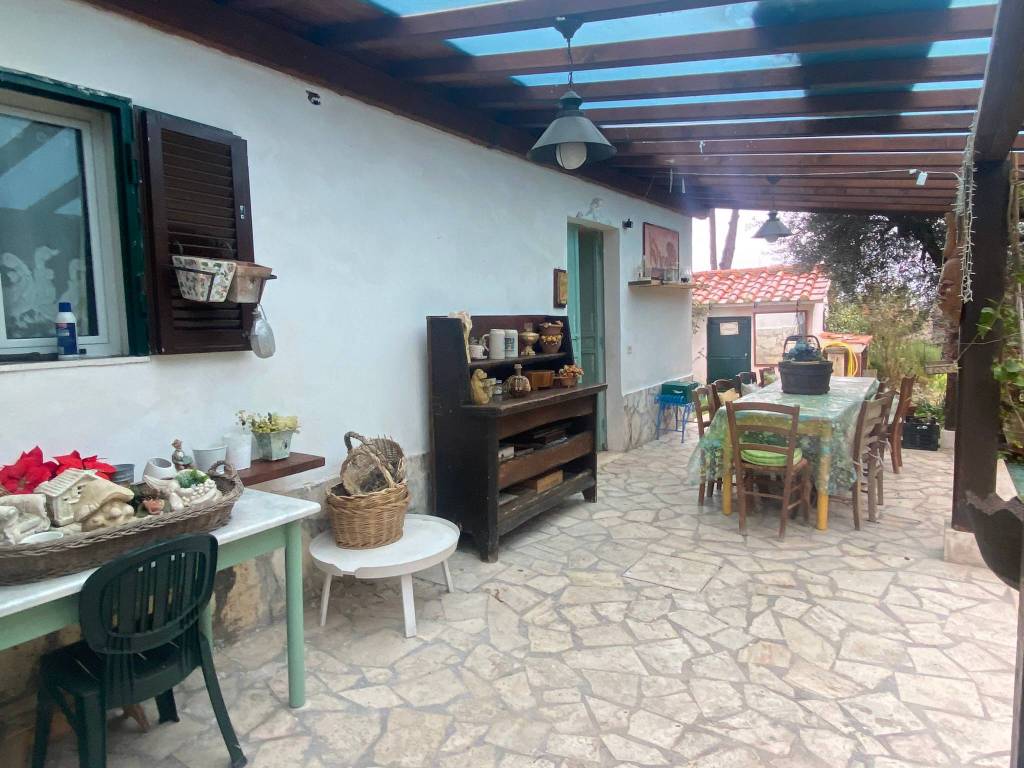 Villa a Fara in sabina in Via Francesco Petrarca, 2 - Foto 3
