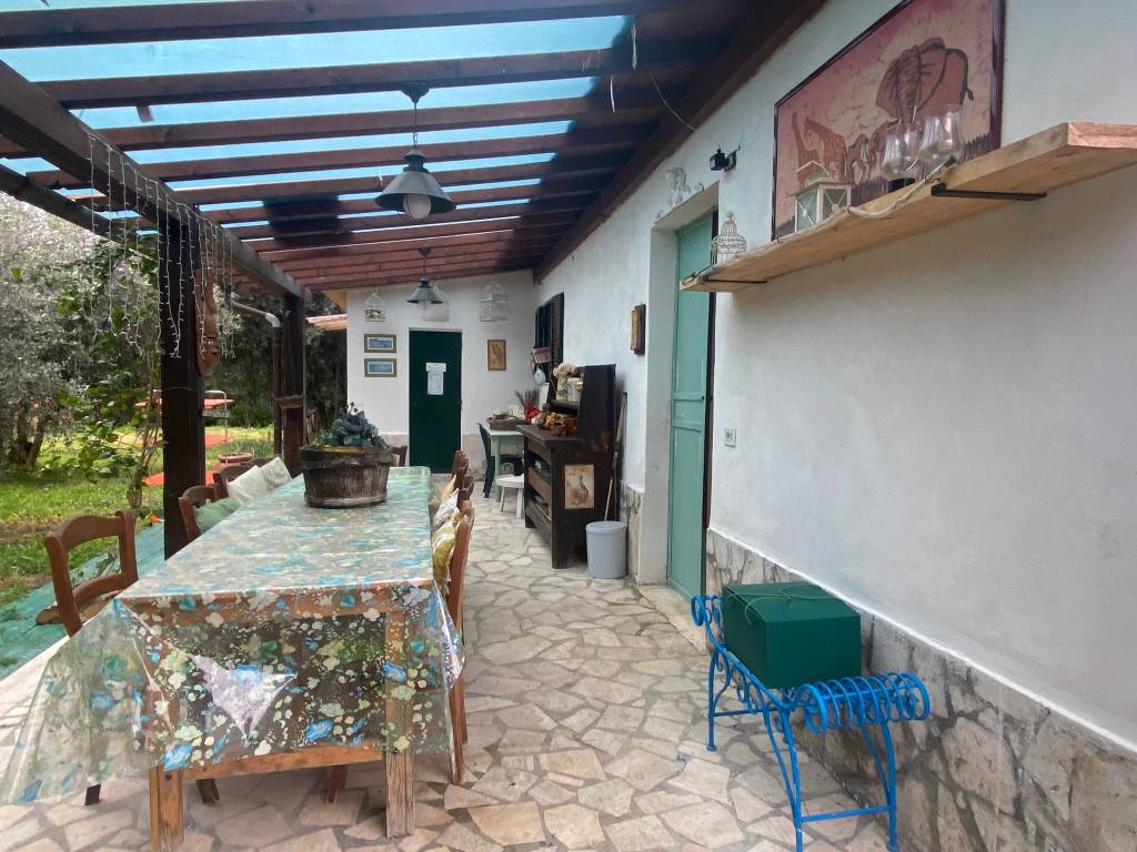 Villa a Fara in sabina in Via Francesco Petrarca, 2 - Foto 4