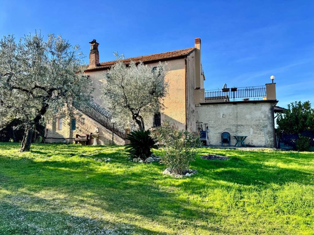 Appartamento a Monteleone sabino in Via delle Pietre Piane - Foto 4