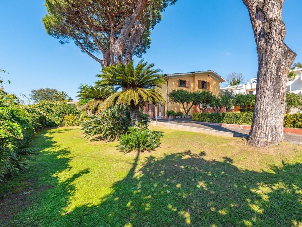 Villa a Sabaudia in Via degli Aquilani, 7 - Foto 3