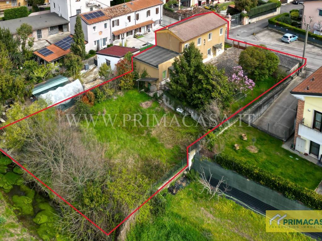 Villa a Buttapietra in Via Dolomiti, 54 - Foto 2