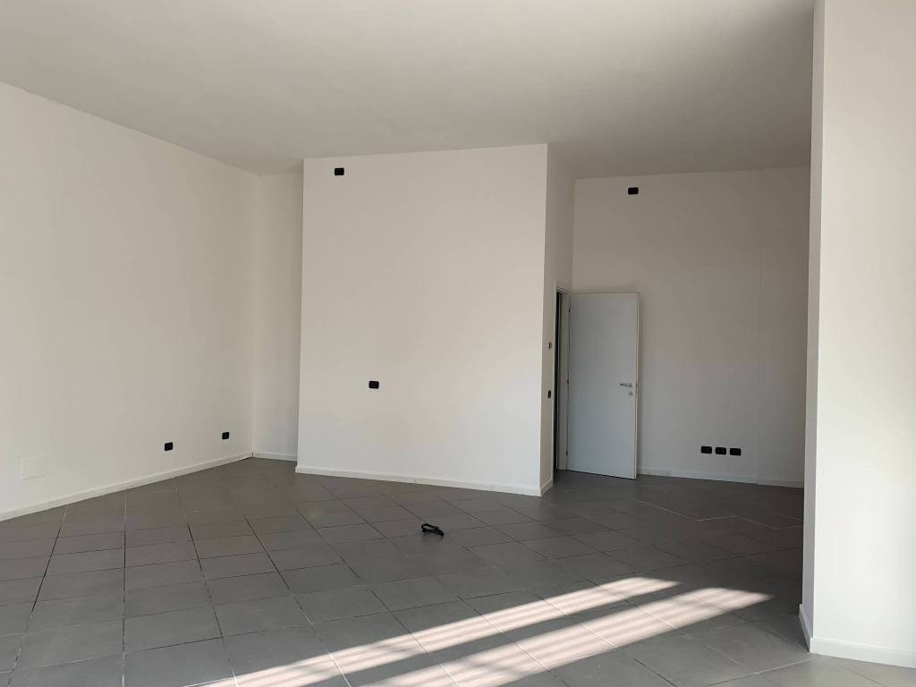 Attività / licenza a Vergiate in Piazza Enrico Baj - Foto 1