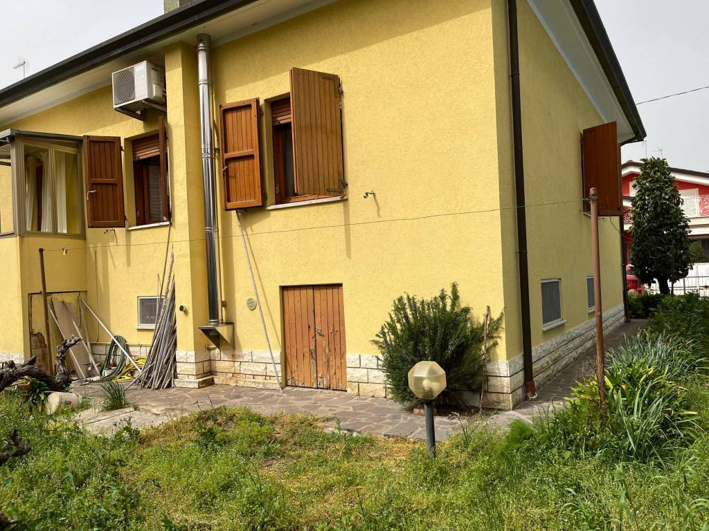 Villa a Riccione in Viale Emilia, 64 - Foto 3