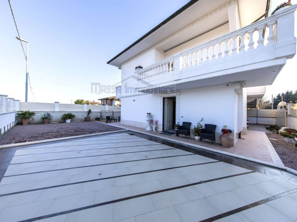 Villa a Ponte buggianese in Via Roma S.N.C. - Foto 2