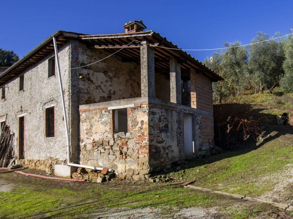 Rustico / casale a Pescia in Via Di Collecchio S.N.C. - Foto 5